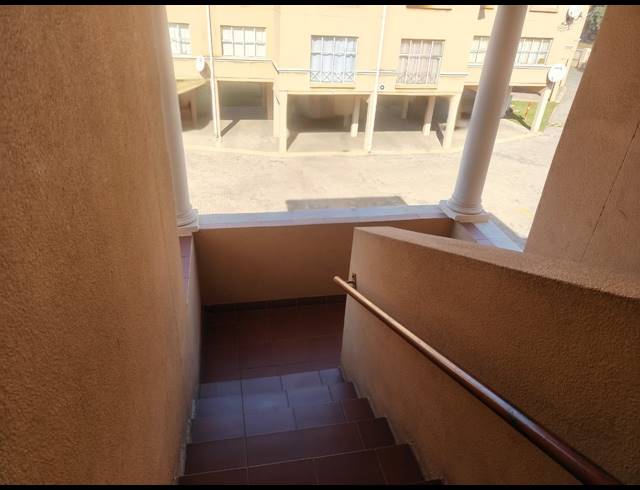 2 BEDROOM FLAT FOR SALE IN THREE RIVERS PROPER